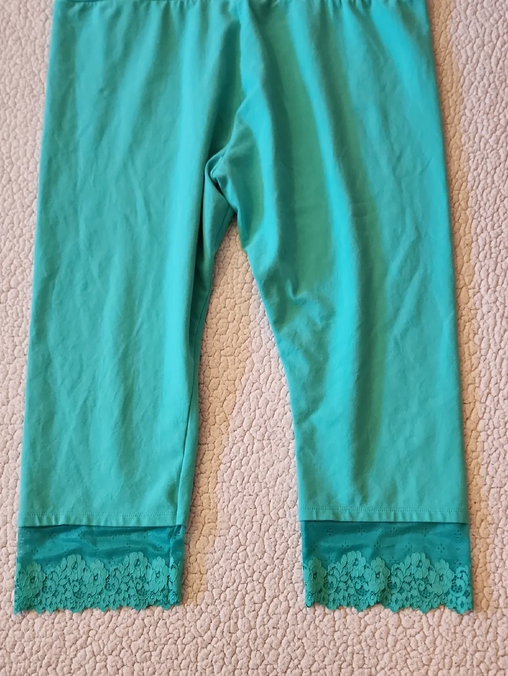 Logo Layers Floral Lace Cotton Blend Cropped Capri Leggings Resortwear Lagenlook